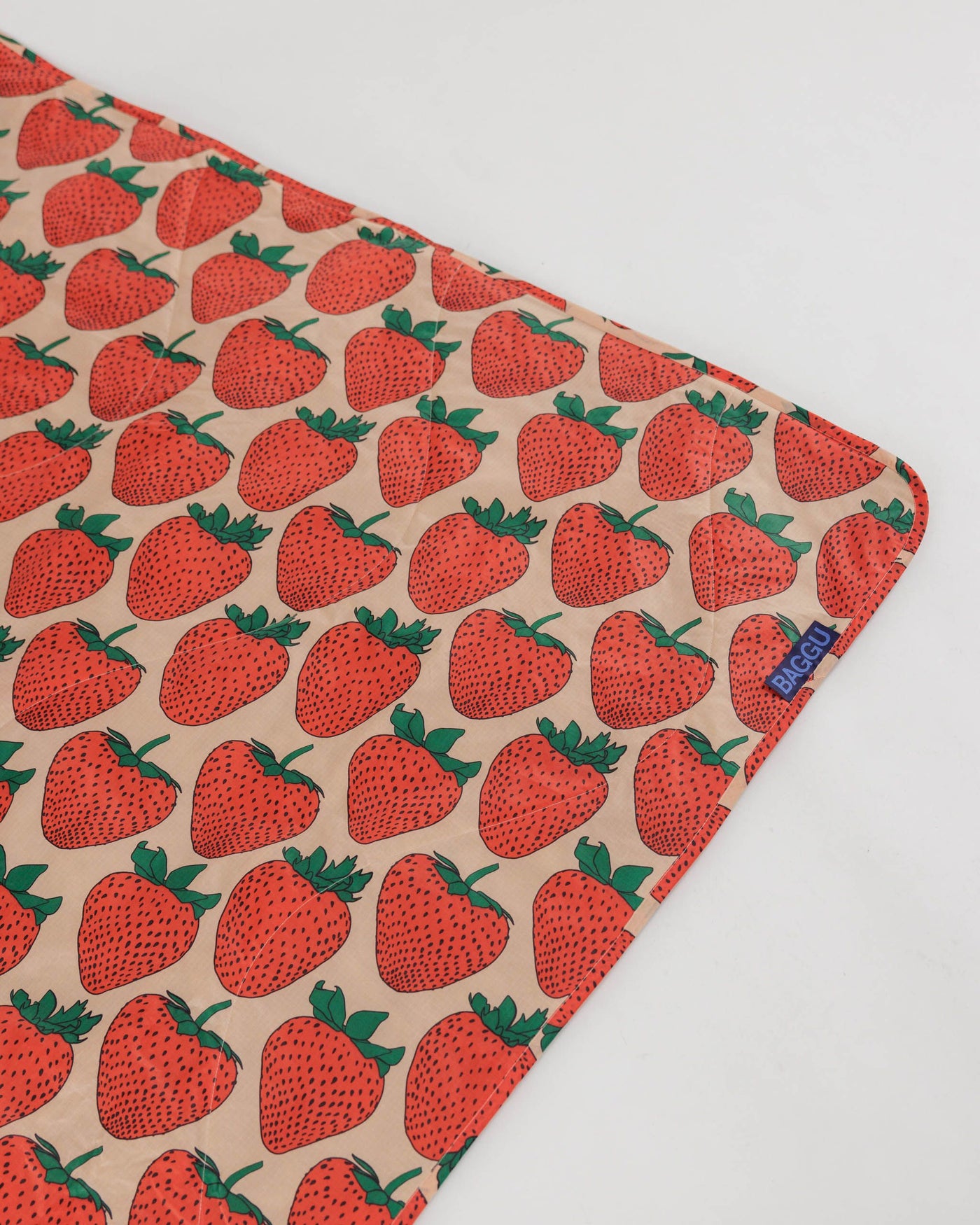 Puffy Picnic Blanket - Strawberry - Table Ready