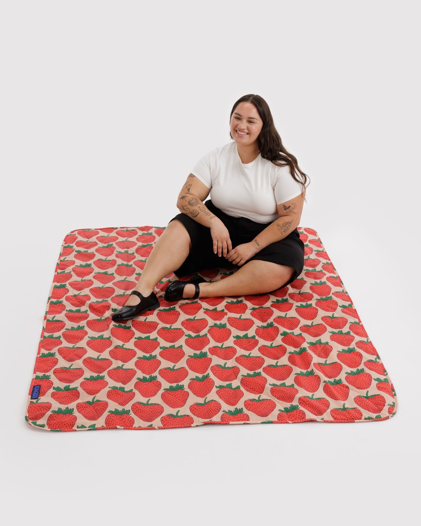 Puffy Picnic Blanket - Strawberry - Table Ready
